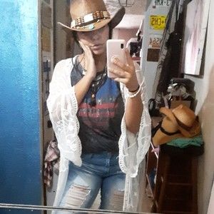 Meet your Posher, Kindra